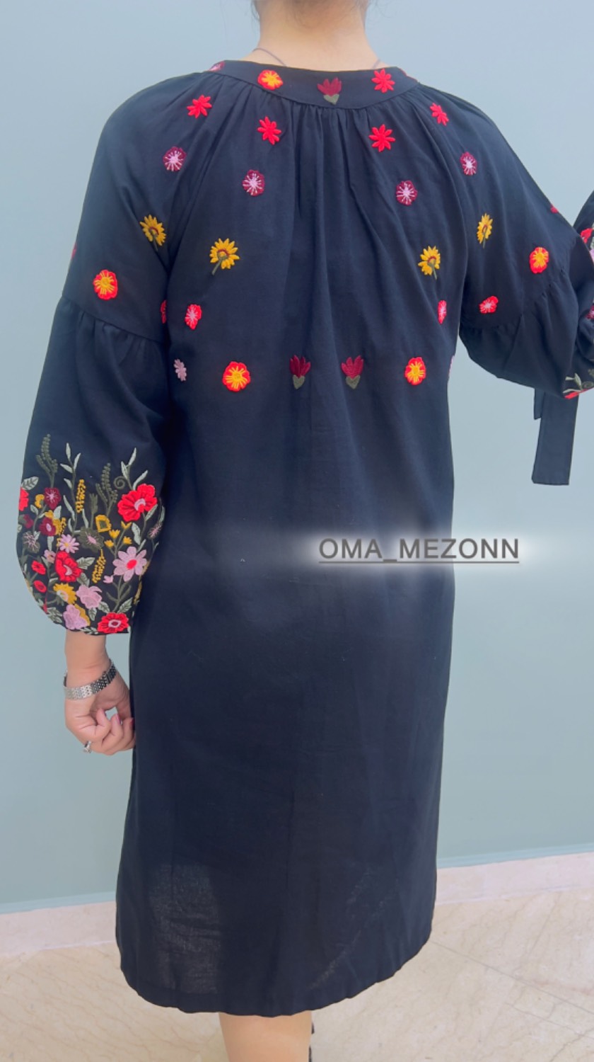 تصویر دوم تونیک مشکی جلوباز گلدوزی
